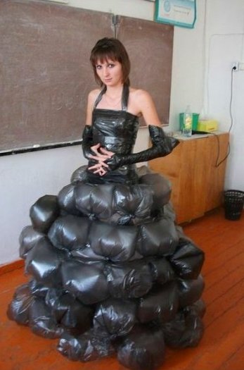 Платье из пакетов для мусора